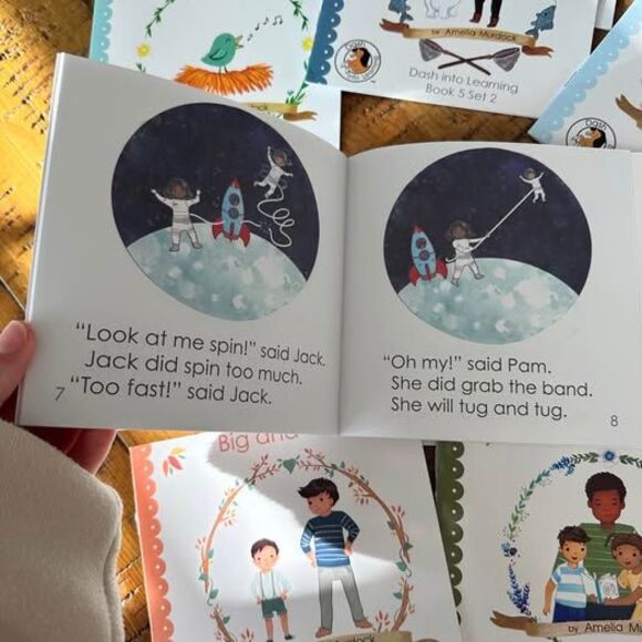 Dash into Learning Reader Set Level 2 + Learning Feelings Book - EUC - Picture 7 of 8